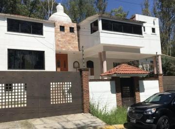 Casa · 600m² · 5 Recámaras · 6 Estacionamientos · Casa en Renta Campestre del Lago Edomex.