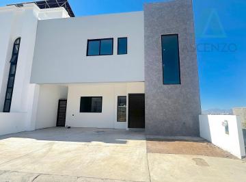 Casa · 220m² · 4 Recámaras · 2 Estacionamientos · Tu Nuevo Hogar Está en Condesa Rejón, Walval