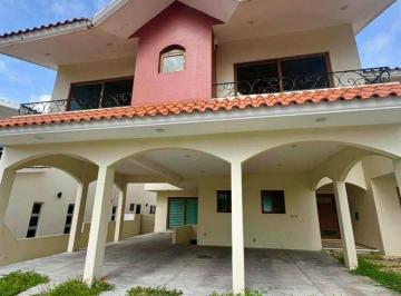Casa de 5 habitaciones, Alvarado · Casa en Fracc. Vista Bella (Junto Al Club de Golf Villa Rica)