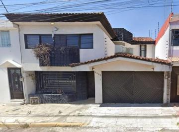 Casa de 5 habitaciones, Puebla · Casa en Jardínes de San Manuel, Puebla. ¡Súper Precio!