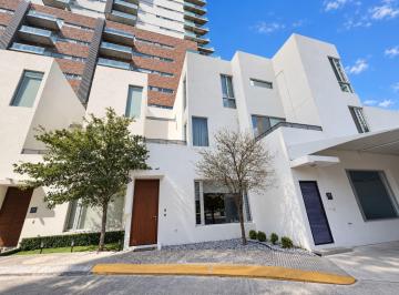 Casa · 263m² · 3 Recámaras · 4 Estacionamientos · Villa Residencial en Venta en Nuevo Sur, Monterrey