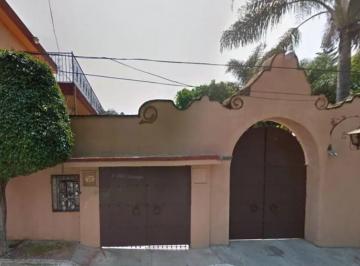 Casa de 6 habitaciones, Cuernavaca · Casa en Jardines Las Delicias, Cuernavaca. ¡Súper Precio!