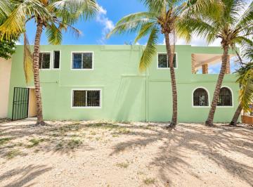 Lateral de la propiedad con parte de terreno · Casa en Venta con Potencial Comercial en La Col. La Guadalupana, Playa del Carmen