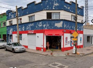 Inmueble productivo urbano de 9 habitaciones, Guadalajara · Propiedad Comercial en Esquina con Potencial de Desarrollo