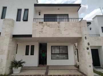 Casa de 3 habitaciones, León · Casa en Venta con Doble Acceso Controlado, tres Recámaras, Sala Tv