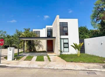 f4db6a3ae7cf2669db53bc322cacf47f75b510baa9b4e8634504e7dd47924d8b · Casa en Venta, Privada Nortemerida, en Esquino
