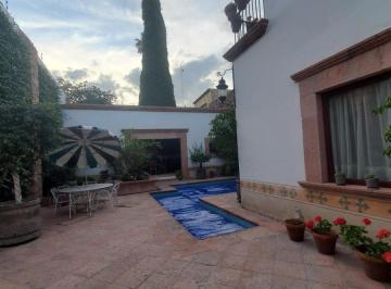 Casa · 634m² · 4 Recámaras · 3 Estacionamientos · Vendo Casa en Centro Historico de Queretaro