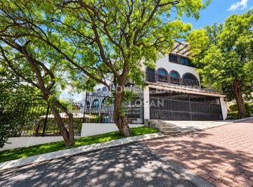 Casa de 3 habitaciones, Naucalpan de Juárez · Casa en Venta en Fraccionamiento Paseos del Bosque