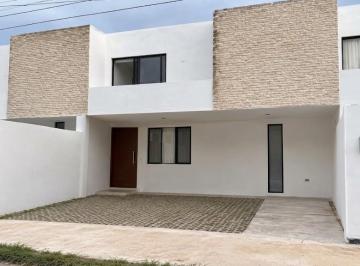 1 · Casa en Venta en Temozón Norte Merida
