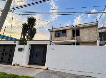 Casa de 5 habitaciones, Guadalajara · Casa en Venta en Bosques de La Victoria, Guadalajara, Jalisco.