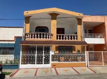 b2a6ecf2465bc9dfac3c62e914eb70017ad705f4930858b4eace125b2f438181 · Casa en Venta en Colonia Independencia, Excelente Ubicacion.