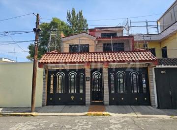 Casa · 247m² · 4 Recámaras · 2 Estacionamientos · Venta de Casa Colonia Unidad Habitacional Pipsa