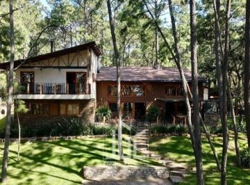 b2a98159198c23df8a595f777cc05c1b1928a4eca39f4a056c4b3dea71569746 · Casa Amueblada en Venta en Bosques de La Cañada Tapalpa.