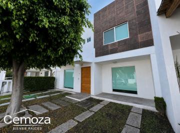 Casa · 176m² · 3 Recámaras · 2 Estacionamientos · Casa en Venta Los Frailes
