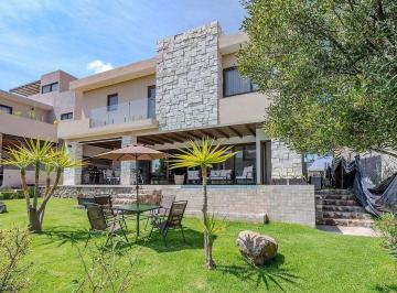 f50e7826c0dbcfb8c0fe72cfd4798243053c9f3a9a14c0aa6208e80aeb0e9fe3 · Casa en San Miguel de Allende, 5 Recámaras, Jardines y Comunidad Cerrada