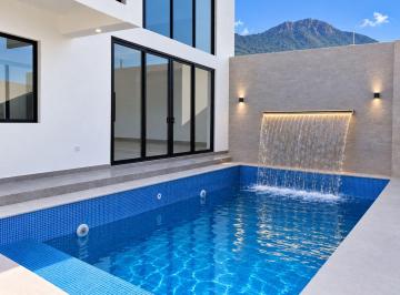 Casa · 675m² · 4 Recámaras · 3 Estacionamientos · Casa - Sierra Alta 9o Sector