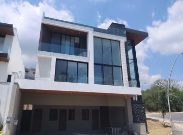 Casa · 1073m² · 5 Recámaras · 4 Estacionamientos · Casa - Sierra Alta 9o Sector