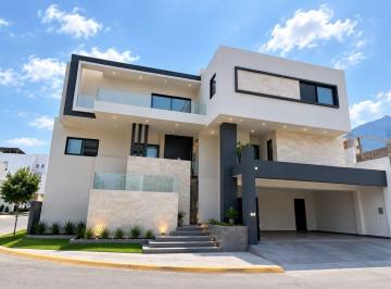 Casa · 649m² · 4 Recámaras · 3 Estacionamientos · Casa - Sierra Alta 9o Sector