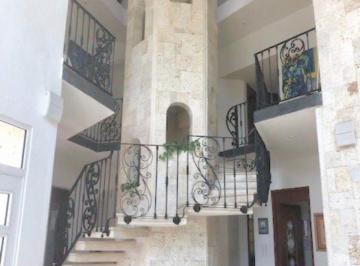 Casa · 400m² · 4 Recámaras · 2 Estacionamientos · Casa en Venta en Cancun con Alberca en Residencial