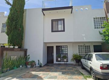Casa de 3 habitaciones, León · Casa en Venta Bosques del Sur. Leon Gto. Ubicadadentro de Privada Cerca de Francisco Villa y Timoteo