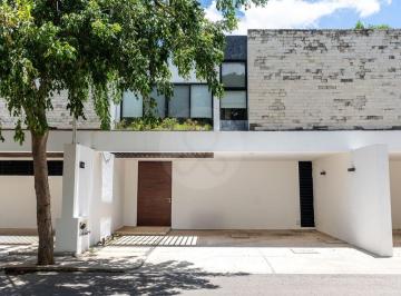 Casa · 175m² · 3 Recámaras · 2 Estacionamientos · Casa en Venta en Fraccionamiento Montebello