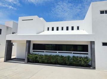 Casa · 208m² · 3 Recámaras · 2 Estacionamientos · Casa en Venta en Chapultepec Cuernavaca Morelos