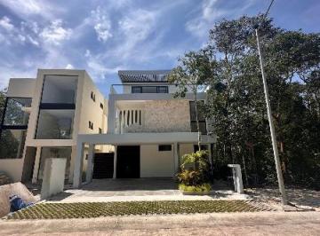 Casa · 384m² · 3 Recámaras · 2 Estacionamientos · Casa en Venta, 3 Recamaras, 3 Niveles, Jardín, Mayakoba, Playa del Carmen