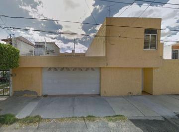 Casa de 4 habitaciones, Celaya · Casa en Venta en Zona de Oro, Celaya, Guanajuato.