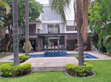 Casa de 5 habitaciones, Cuernavaca · Venta Residencia Moderna en Fracc Vista Hermosa