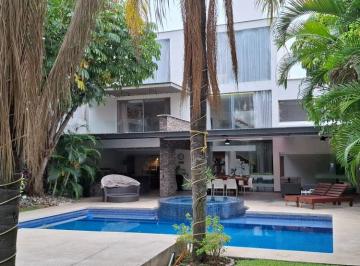 Casa de 5 habitaciones, Cuernavaca · Venta Casa Moderna en Fracc Vista Hermosa