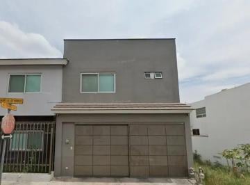 Casa de 5 habitaciones, Monterrey · Casa en Monterrey, Nuevo León. ¡Súper Precio!