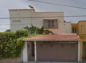 Casa de 5 habitaciones, Cuernavaca · Casa con Alberca en Cuernavaca. ¡Súper Precio!