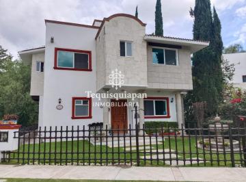 Casa de 3 habitaciones, Tequisquiapan · Casa en Venta en Tequisquiapan, Fraccionmiento Club de Golf Tequisquiapan