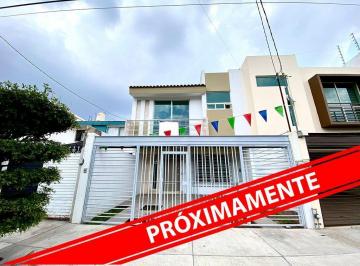 Casa · 167m² · 3 Recámaras · 2 Estacionamientos · Residencial Loma Bonita 3 Habitaciones 2 Niveles