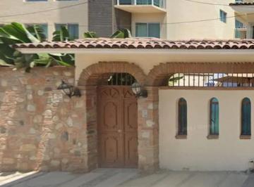 Casa de 5 habitaciones, Puerto Vallarta · Casa en Puerto Vallarta. ¡Súper Precio!