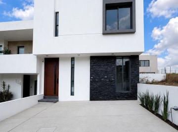 23f66f22d640ac246774654571fcceec56bf94f6b6835b1381f32a93c698fcdf · Casa en Venta en Lomalta, Tres Marías, Morelia
