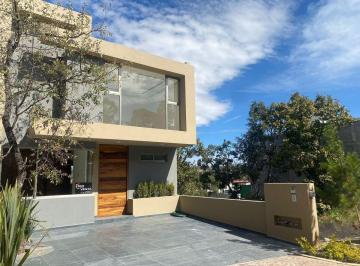 34a41bf907c5c03d9a01dee7c08c55abd1b1b6ce15ff7f63a743856b7f04055a · Casa en Venta en Altozano Morelia, Michoacan