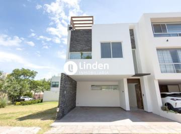 Casa · 200m² · 3 Recámaras · 2 Estacionamientos · Casa en Venta en Arboreto Residencial, Av San Ignacio Calle Volga