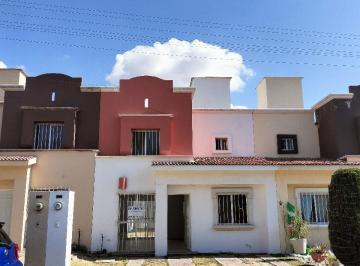 Fachada · Casa en Renta Villa Sur – Flor de Nochebuena | 3 Recámaras, 2 Baños y Amplio Jar