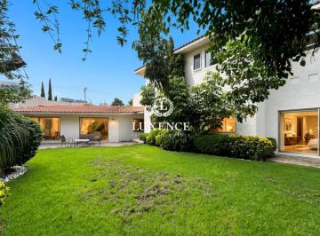 Casa · 707m² · 4 Recámaras · 4 Estacionamientos · Casa en Venta en Jardines del Pedregal de San Angel