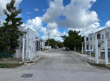 acceso principal · Casa en Condominio, en Privada, con Áreas Comunes