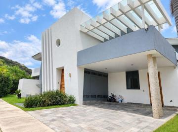 Casa en condominio · 360m² · 4 Recámaras · 2 Estacionamientos · Hogar en Renta en San Martin del Tajo