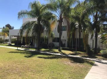 1 · Casa en Venta en Villas de Irapuato