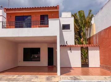 Casa en condominio de 3 habitaciones, Mérida · Amplia Casa en Venta en Gran Santa Fe Norte con Terreno Excedente y Espacio Para Tres Autos