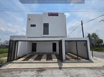 Casa · 3 Recámaras · 2 Estacionamientos · - Casa en Venta en "Ampliación Valle Alto"
