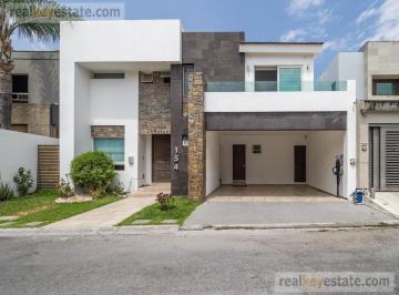 Casa · 340m² · 3 Recámaras · 4 Estacionamientos · Casa en Venta en Carolco, Monterrey, Nl