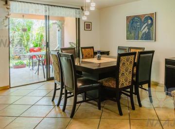 Casa · 228m² · 4 Recámaras · 2 Estacionamientos · Casa Fraccionamiento Los Laureles
