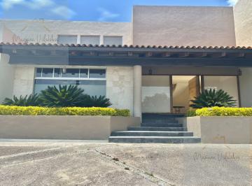 Casa en condominio · 680m² · 4 Recámaras · 3 Estacionamientos · Impecable Casa Amplia con Jardin Privado| Amanali Country Cl