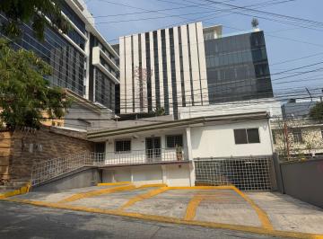 Casa uso de suelo de 1 habitación, Monterrey · Propiedad en Renta en Obispado