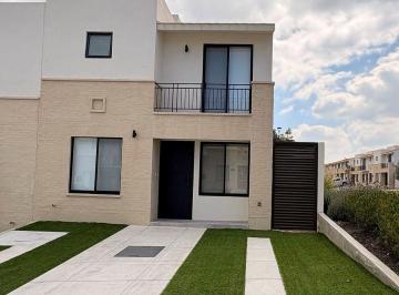 51812a24da50f55d520e6b2b5c681419eec76e986f4faab59153bb08ba86ecff · Casa Amueblada en Renta | Confort y Funcionalidad